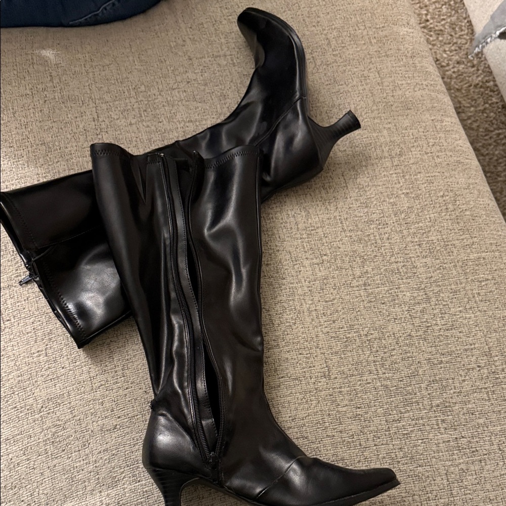 Elegant Black Heeled Boots for Women